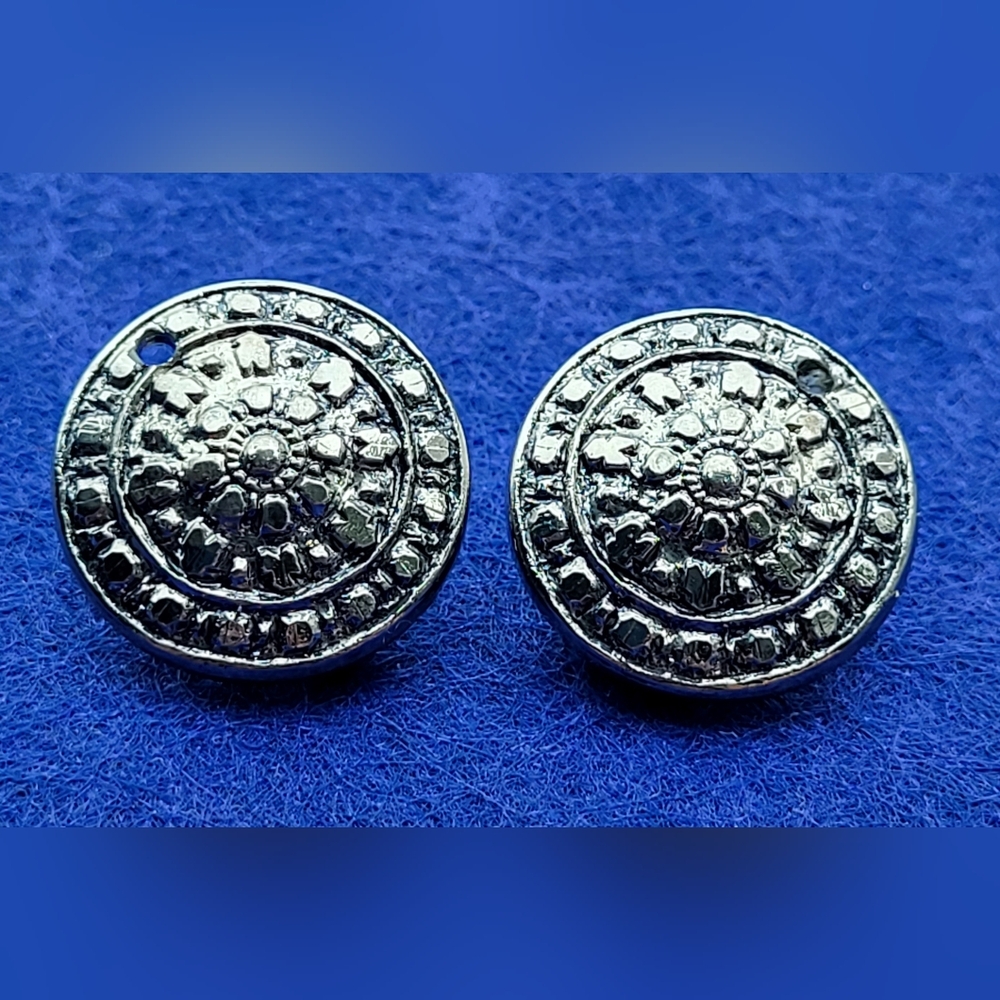 Vintage round clip on earrings